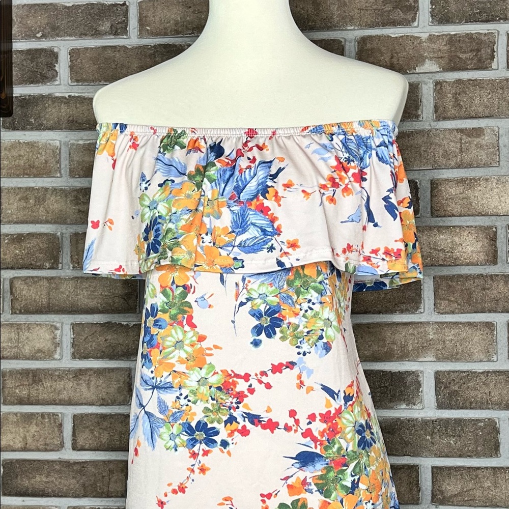 White Birch Size L Off The Shoulder Floral Top.
